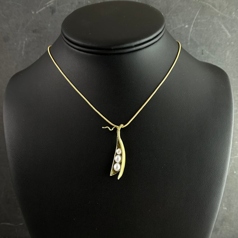 Pea Pod Necklace